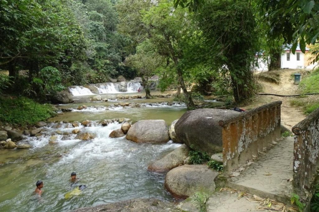 12 Air Terjun Terbaik di Malaysia 2025 3 Lata Tebing Tinggi