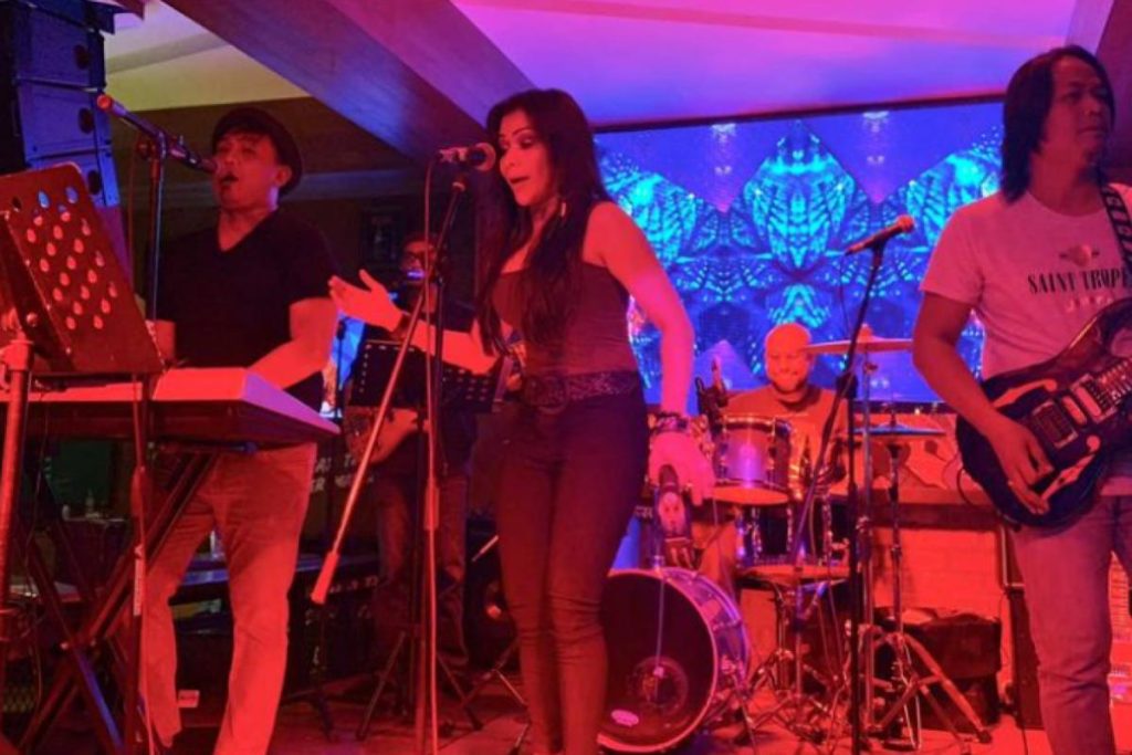 8 Restoran Terbaik di Bangsar Malaysia 2025 11 Rock Bottom Bangsar