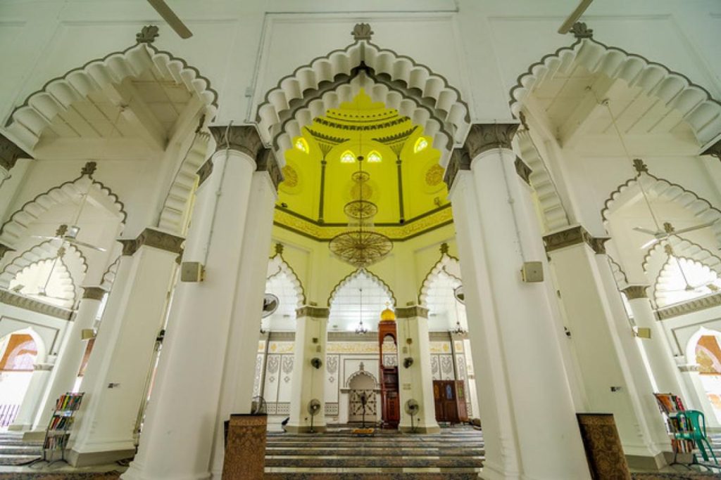 8 Masjid Tercantik & Terbaik untuk Dikunjungi di Malaysia 2025 15 The Kapitan Keling Mosque Penang