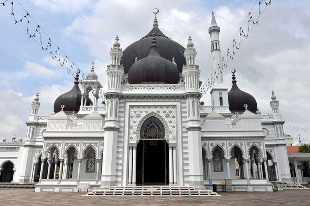 8 Masjid Tercantik & Terbaik untuk Dikunjungi di Malaysia 2025 16 The Zahir Mosque Kedah