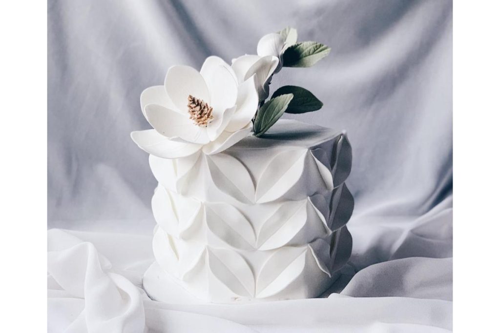 40 Kek Tunang yang Ringkas tetapi Menarik 2025 8 Bunga Putih