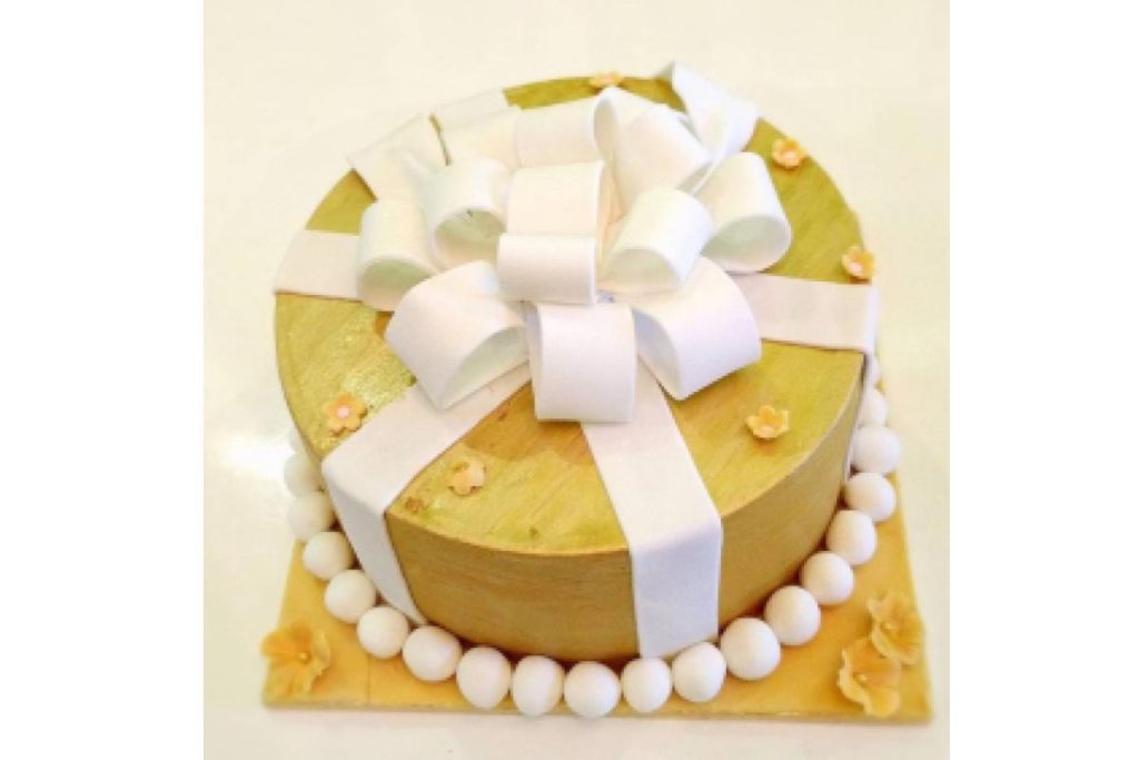 40 Kek Tunang yang Ringkas tetapi Menarik 2025 4 Emas Bergaya