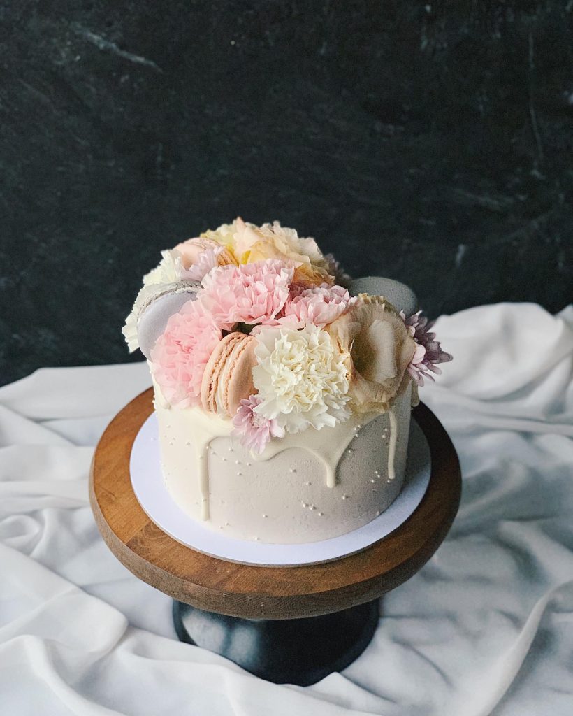 40 Kek Tunang yang Ringkas tetapi Menarik 2025 3 Floral Drip