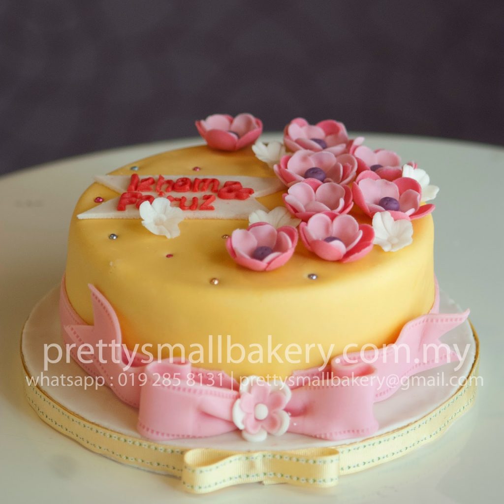 40 Kek Tunang yang Ringkas tetapi Menarik 2025 19 Kuning dan Pink Cerah