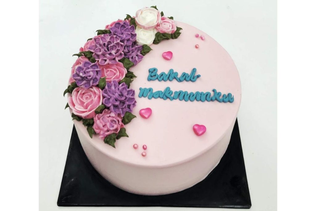 40 Kek Tunang yang Ringkas tetapi Menarik 2025 7 Minimalis Ungu