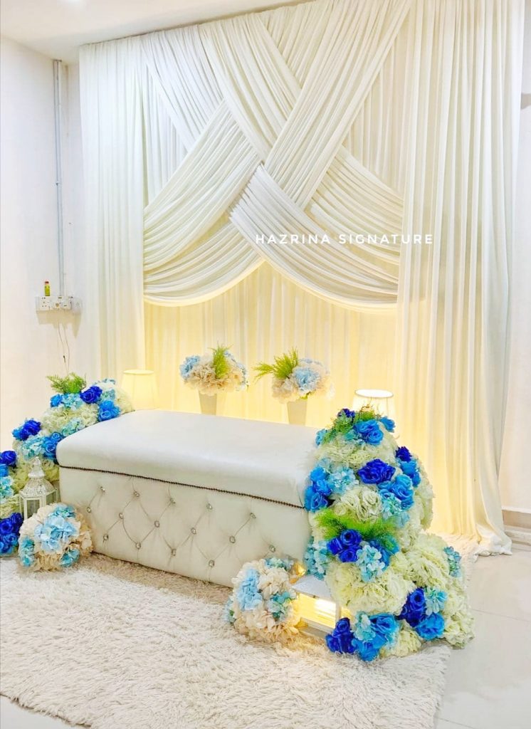 Pelamin Bajet Bawah RM 300 untuk Anda 9 Pelamin Bunga Biru Cerah dan Cream