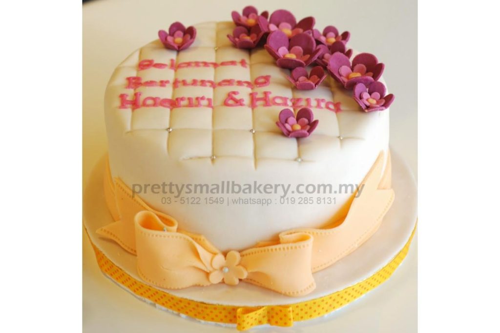 40 Kek Tunang yang Ringkas tetapi Menarik 2025 15 Putih Ungu dan Kuning