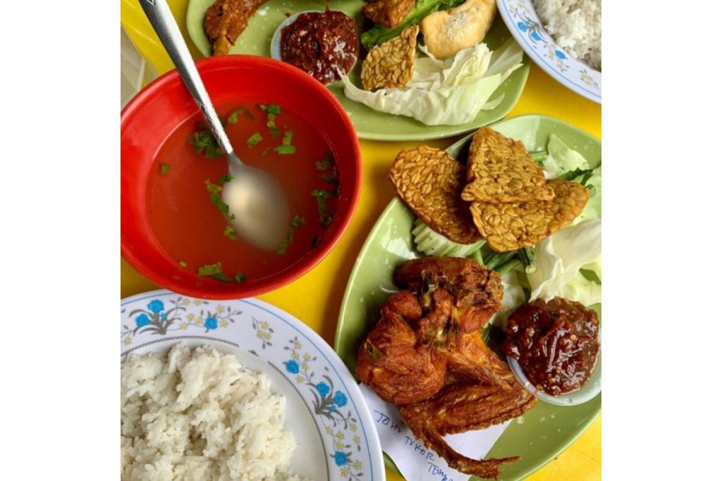 Top 10 Best Ayam Penyet in KL & Selangor 2025 7 Ayam-Penyet-Mak-Lampir-