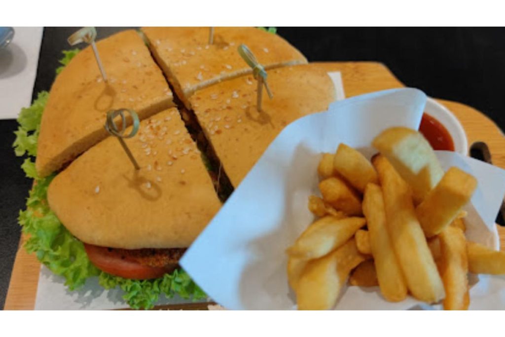 <strong>10 Restoran Vegetarian Terbaik di KL dan Selangor 2025</strong> 8 Cafe De Sky Garden