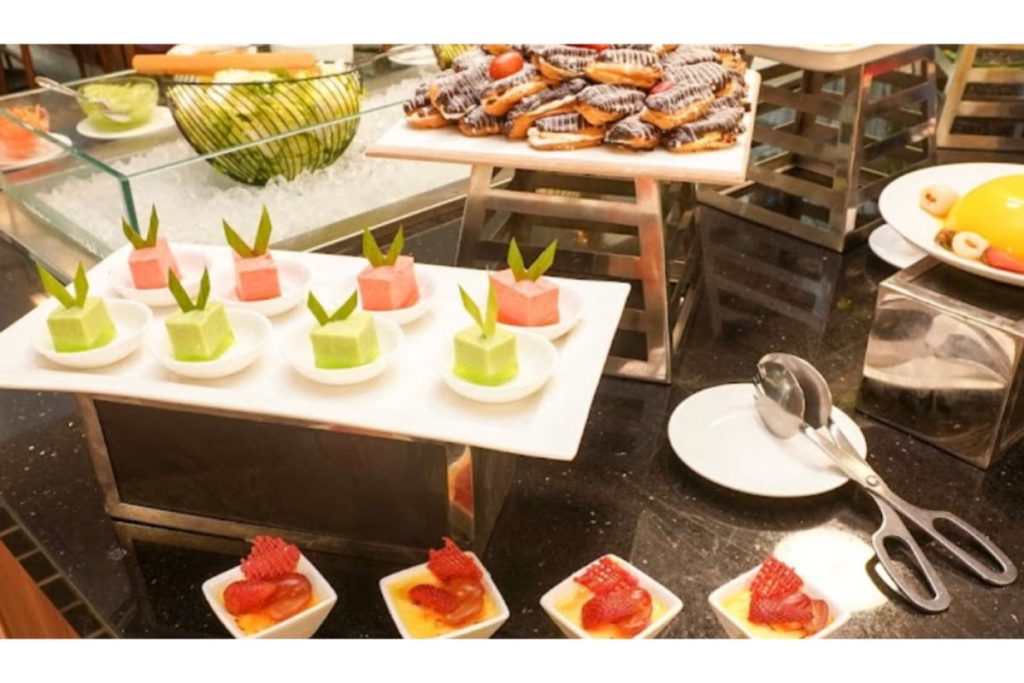 <strong>10 Bufet Terbaik di Kuala Lumpur 2025</strong> 18 Kampung Kitchen Buffet Restaurant