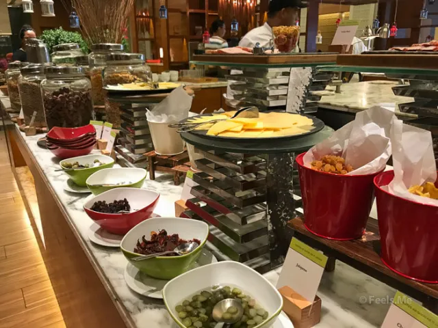 9 Bufet Halal Terbaik di Johor Bahru 2025 3 Makan Kitchen @ DoubleTree by Hilton JB