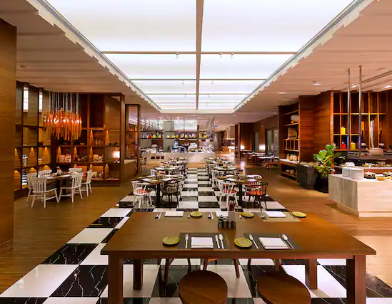 9 Bufet Halal Terbaik di Johor Bahru 2025 2 Makan Kitchen @ DoubleTree by Hilton JB