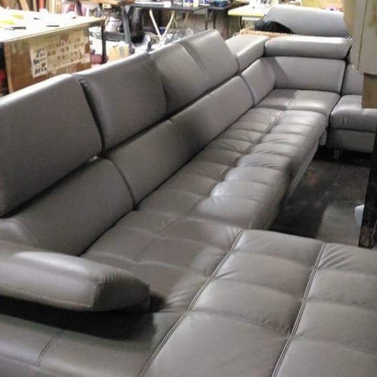 <strong>10 Perkhidmatan Membaiki Sofa Terbaik di KL & Selangor 2025</strong> 18 WK Furniture Trading WK Furniture Workshop