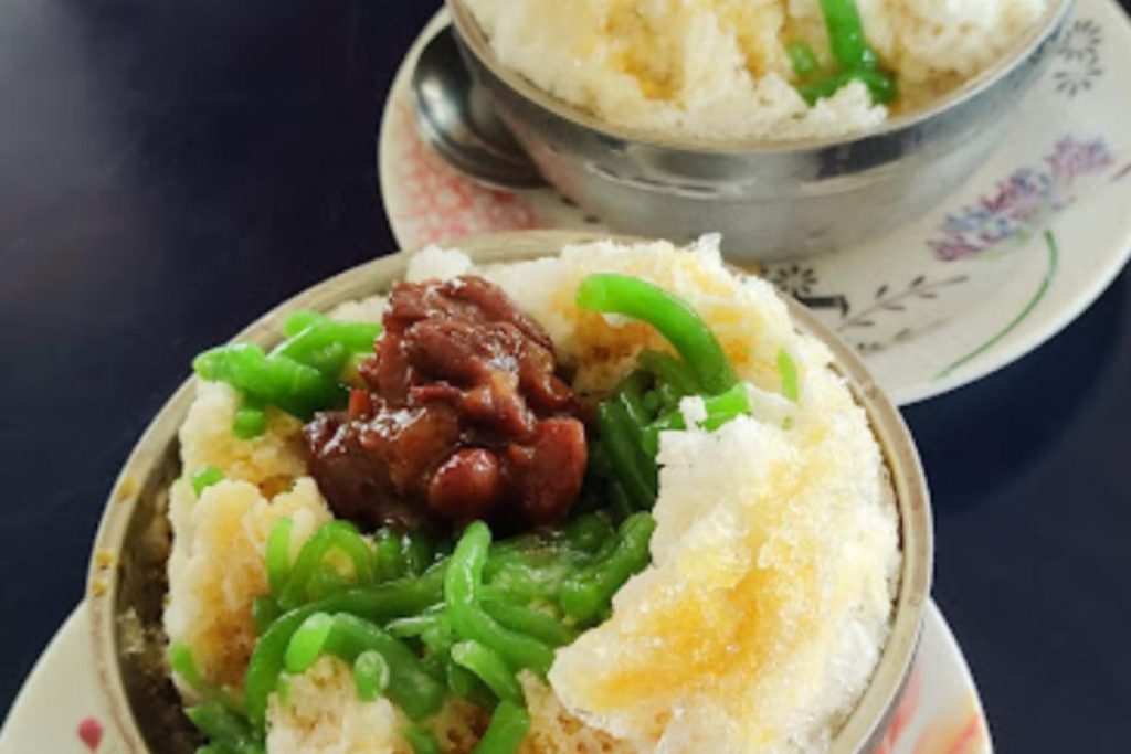 <strong>10 Cendol Terbaik di Kuala Lumpur & Selangor 2025</strong> 13 Auntie-Lings-Nyonya-Cendol-