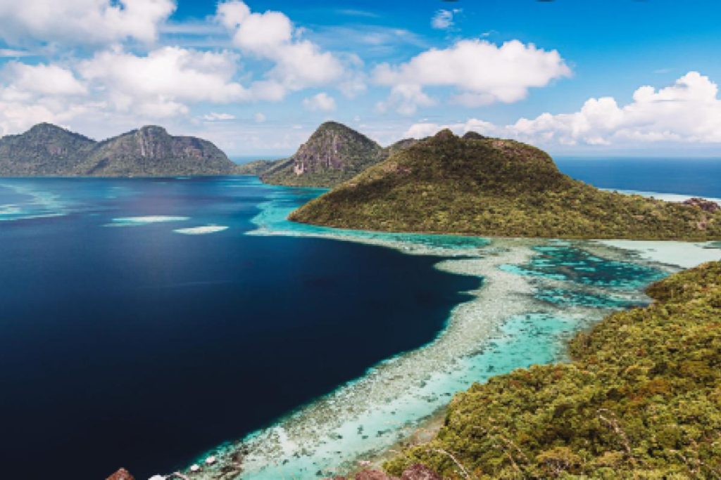 Top 20 Best Things To Do In Semporna 2025 17 Bohey-Dulang-In-Tun-Sakaran-Marine-Park-