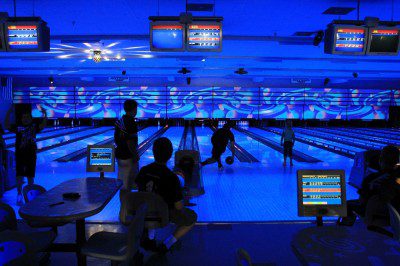 Tarikan Terbaru di Mid Valley, Glow-in-the-dark Bowling Alley! 1 Bowling-