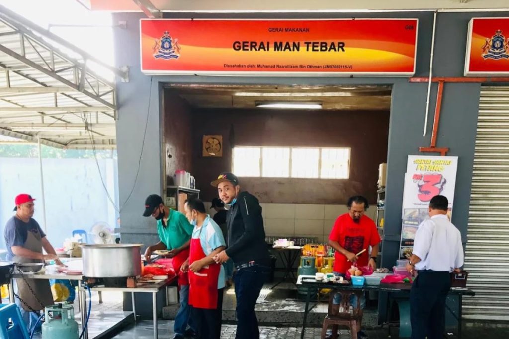 8 Roti Canai Terbaik untuk Dicuba di Johor Bahru 2025 8 Gerai-Man-Tebar-Ijam