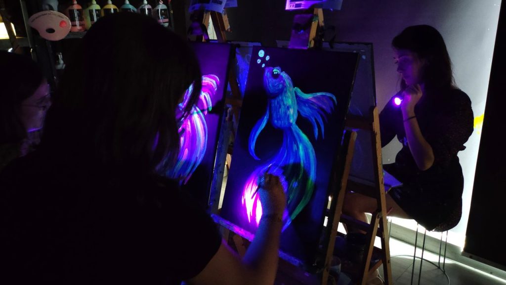 Weekend Getaway: Glow Sip & Paint with Art & Bonding 1 Glow-Sip-