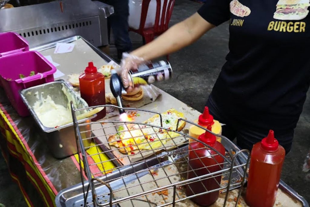 <strong>10 Roti John Terbaik di KL & Selangor 2025</strong> 7 Mr.-Burger-John-Petaling-Jaya-