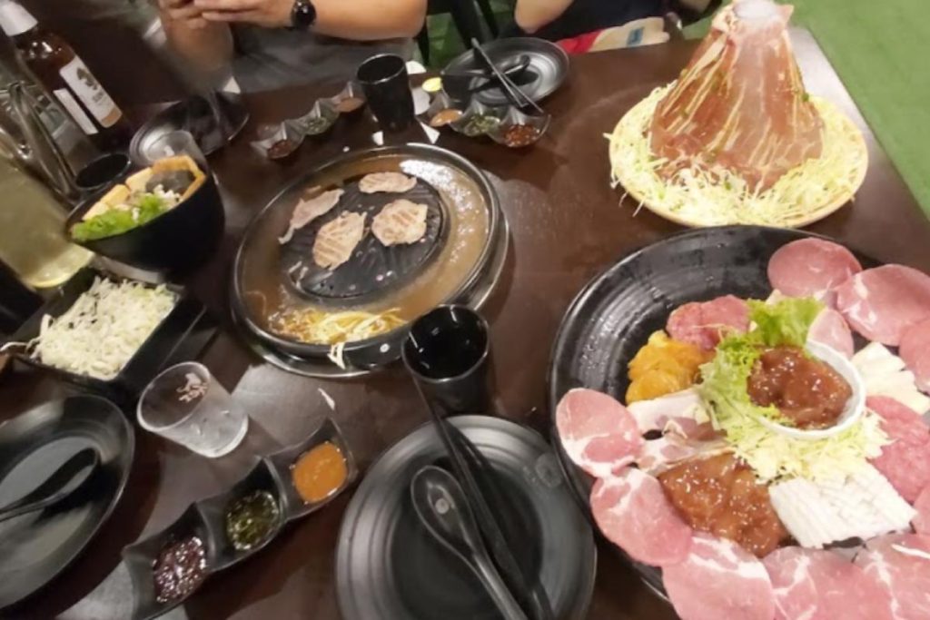 <strong>10 Mookata Terbaik di KL & Selangor 2025</strong> 13 Mu-Kratha-Charcoal-BBQ-Steamboat-Mookata-