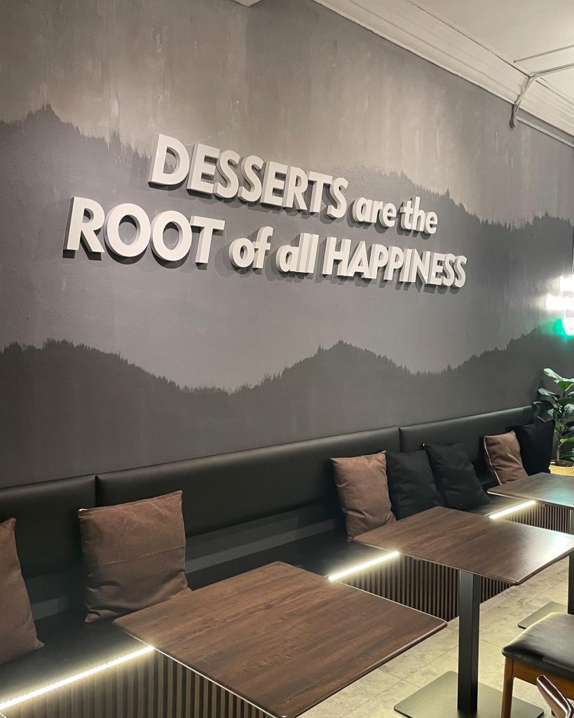 8 Panna Cotta Terbaik di Pulau Pinang 2025 14 Roots-Desserts-Bar