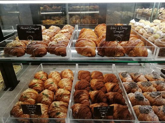 <strong>8 Croissant Terbaik di Johor 2025</strong> 5 Seven-Oaks-Bakery-Cafe-