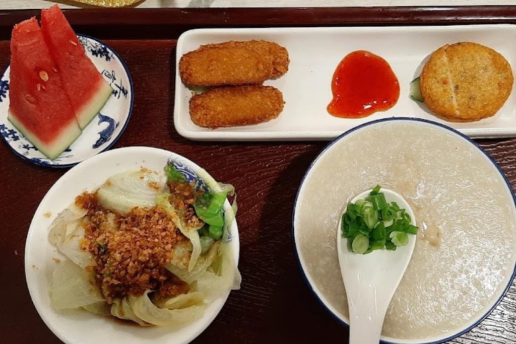 10 Bubur Nasi Terbaik Di KL & Selangor 2025 7 Yee-Kee-Porridge-Restaurant-