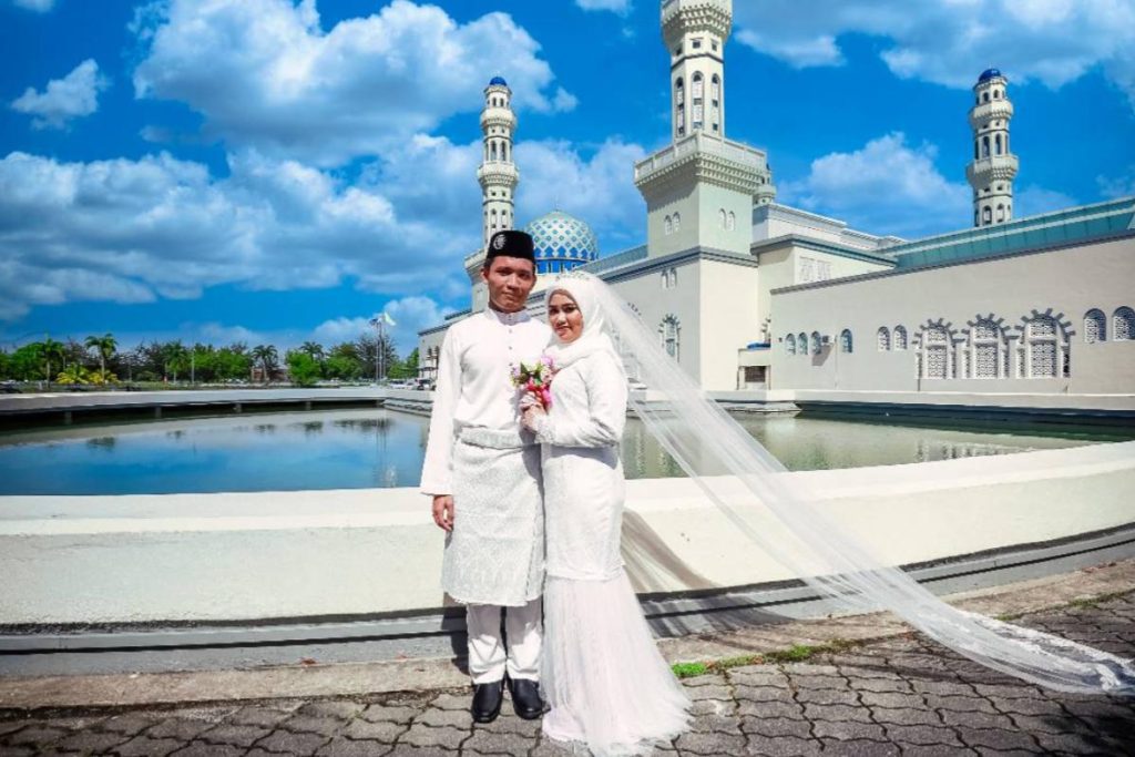 10 Aktiviti Menarik Untuk Dilakukan di Kota Kinabalu 2025 3 Be-Amazed-By-The-Architecture-Of-The-Masjid-Bandaraya-Kota-Kinabalu-