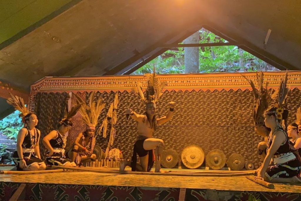 10 Aktiviti Menarik Untuk Dilakukan di Kota Kinabalu 2025 7 Experience-Rich-Cultures-At-The-Mari-Mari-Cultural-Village-