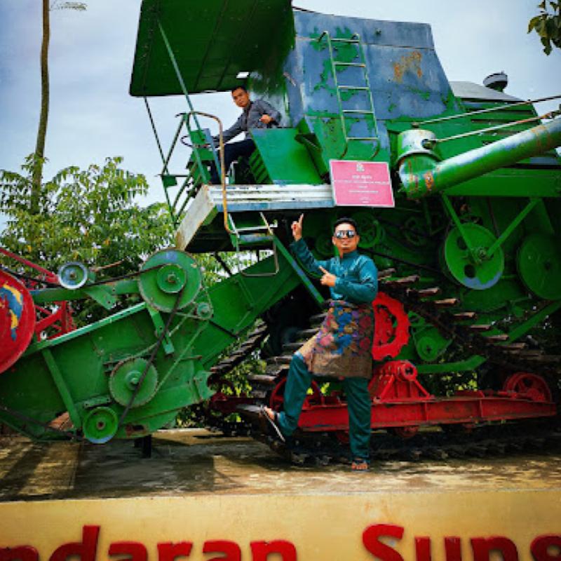 Top 10 Best Things To Do In Sungai Petani 2025 11 Take-A-Picture-With-The-Tikam-Batu-Mesin-Padi-