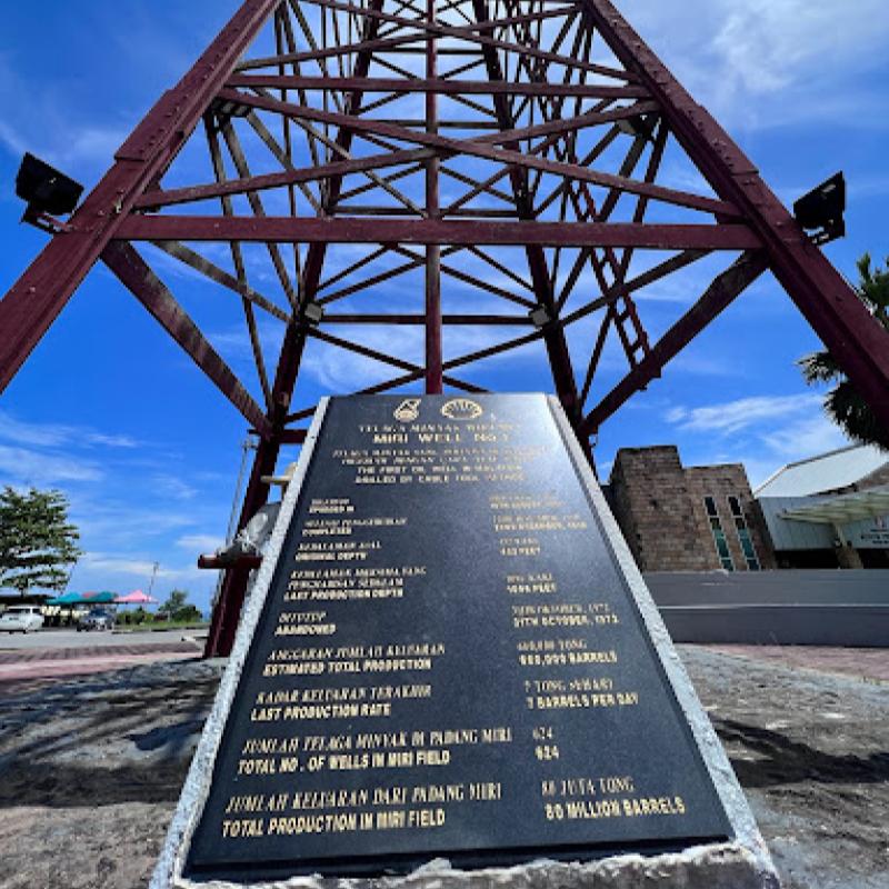 Top 10 Best Things To Do In Sarawak 2025 18 Visit-An-Iconic-Landmark-The-Grand-Old-Lady-Canada-Hill-