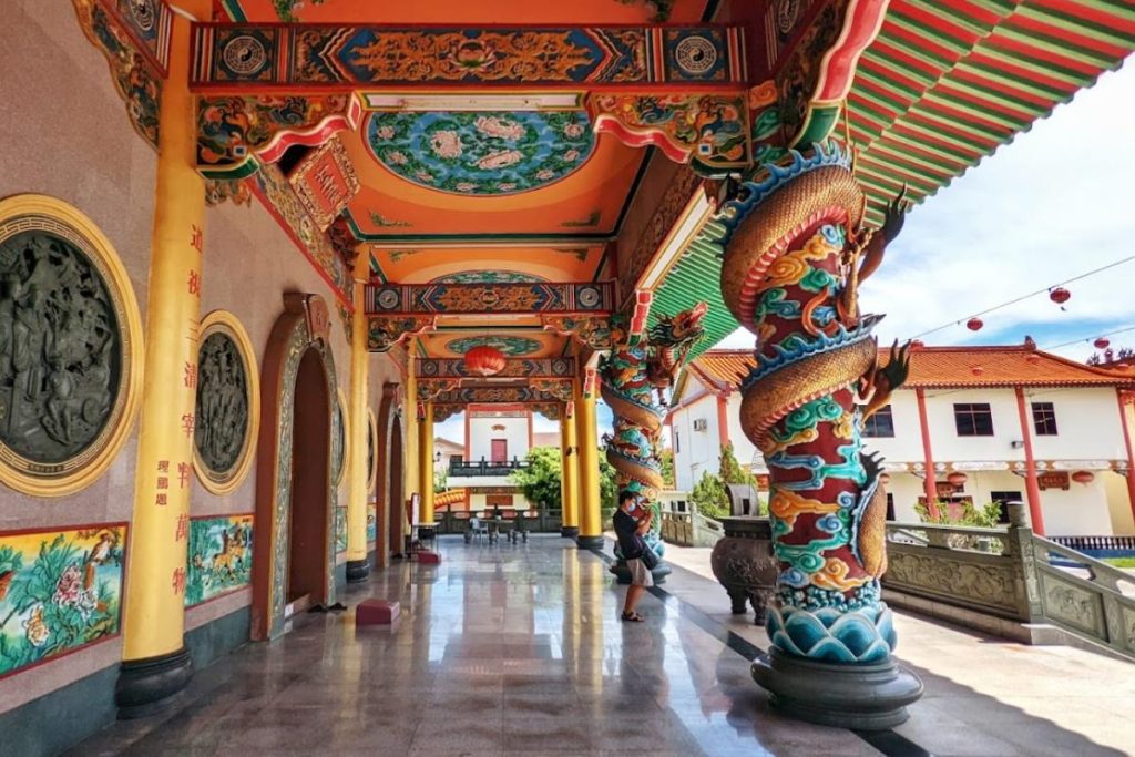 Top 10 Best Things To Do In Miri 2025 7 Admire-The-Intricate-Carvings-Of-The-Lian-Hua-San-Ching-Tien-Temple-