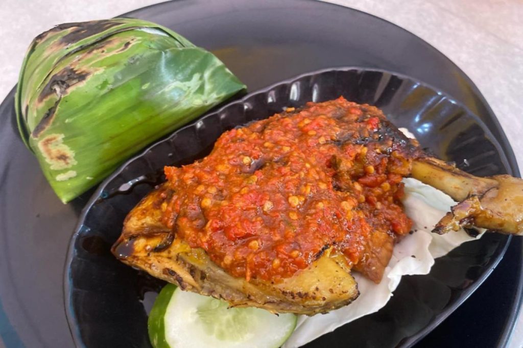 10 Ayam Penyet Terbaik di Sabah 2025 3 Warung-Bandung-