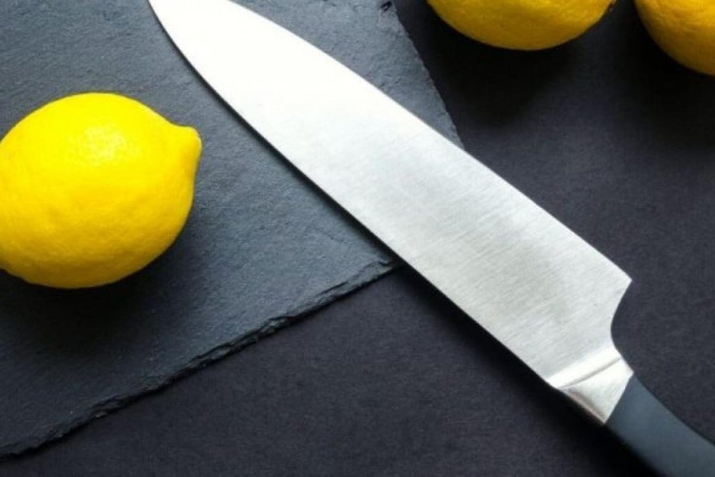 9 Awesome Ways To Use Lemon For A Sparkly Clean Kitchen (Ladies Will Love No.7) 4 -Awesome-Ways-To-Use-Lemon-For-A-Sparkly-Clean-Kitchen-Ladies-Will-Love-No.--x-