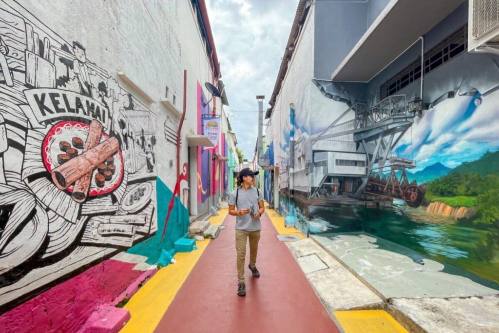 Top 10 Best Things To Do in Kampar 2025 3 Admire-Murals-At-the-Ilham-Seni-Kampar-