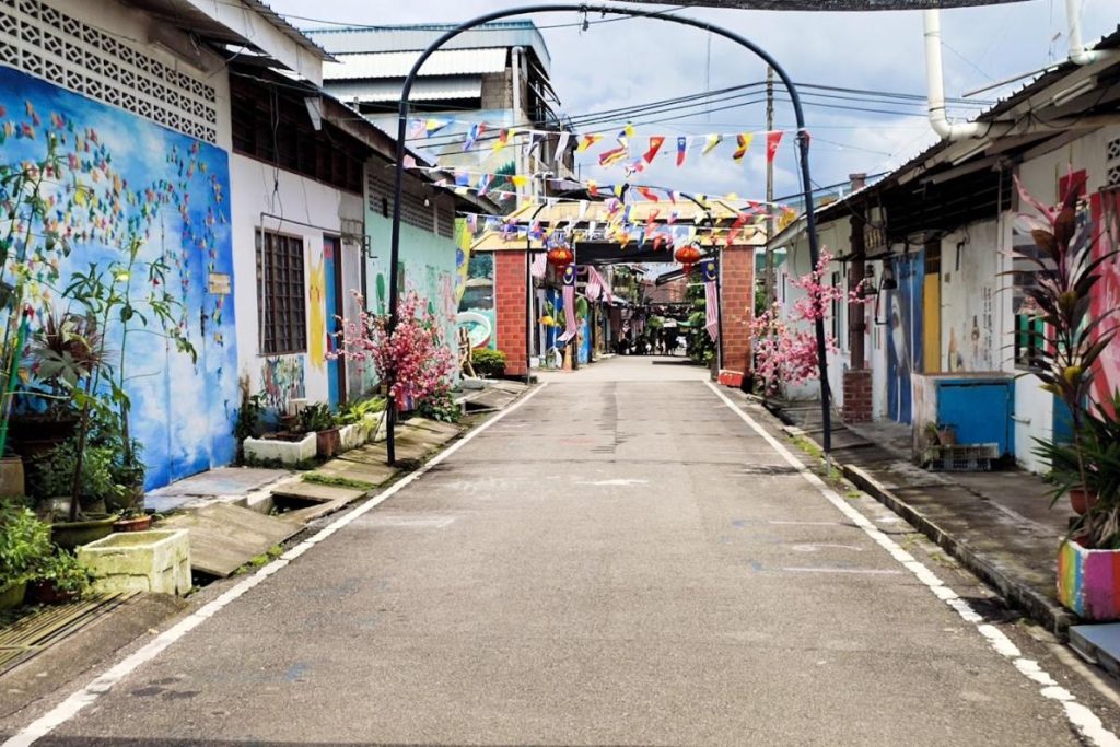 Top 10 Best Things To Do Near Kulai 2025 11 Admire-the-Kelapa-Sawit-Wall-Art