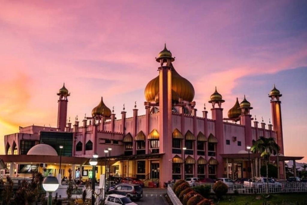 Top 10 Best Things To Do in Kuching 2025 10 Admire-the-Picturesque-Kuching-City-Mosque-