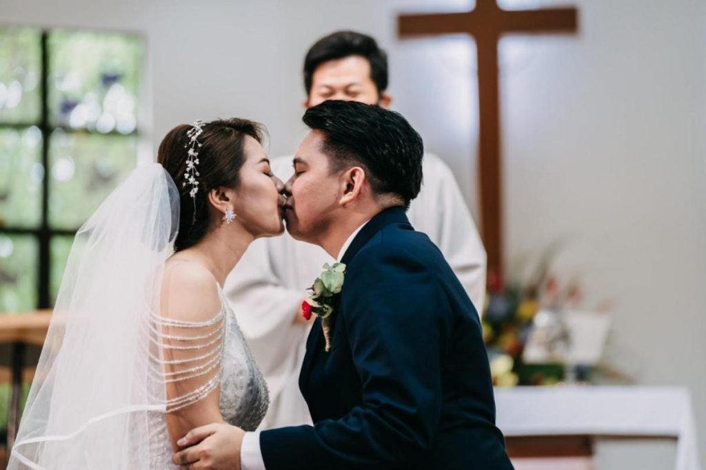 Top 10 Best Wedding Photographers in Sabah 2025 19 Adrian-Thomas-Studio-