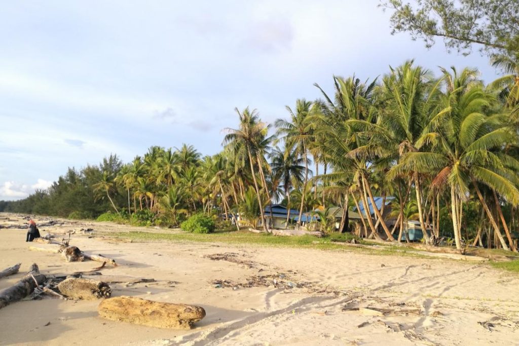 8 Pantai Terbaik di Miri 2025 12 Bakam-Beach-