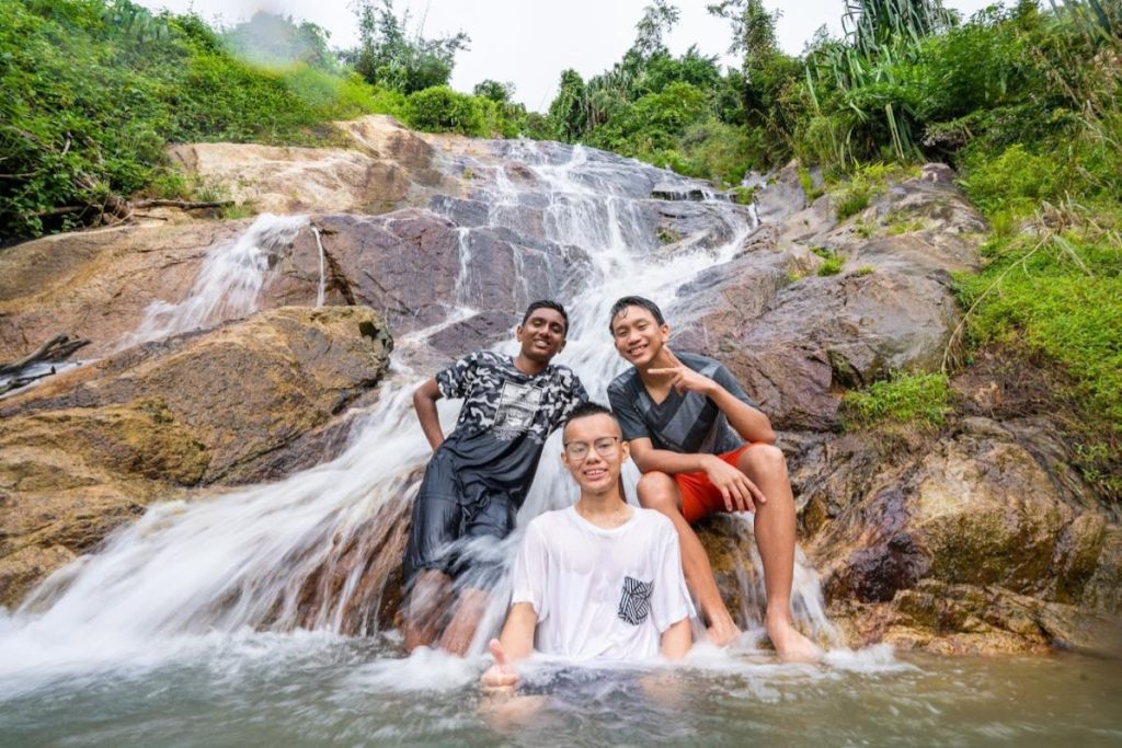 10 Aktiviti Menarik Untuk Dilakukan di Balik Pulau 2025 7 Bathe-in-the-Cool-Waters-of-Air-Terjun-Teruna-Dara-