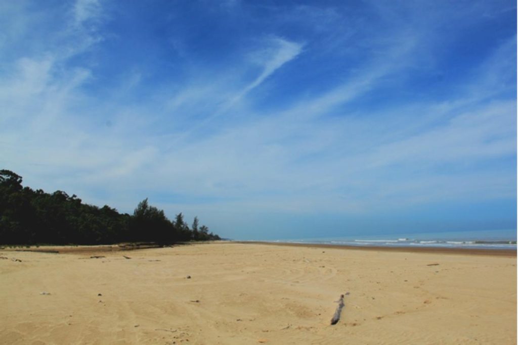 8 Pantai Terbaik di Miri 2025 17 Beraya-Beach-