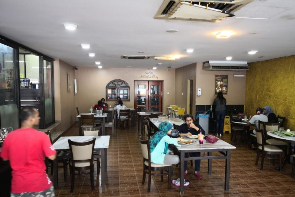 8 Nasi Daun Pisang Terbaik di Johor 2025 10 Bharat-Curry-House