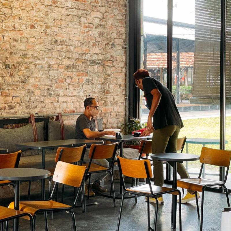 8 Roti Bakar Perancis Terbaik di Penang 2025 14 Bricklin-Cafe-Bar