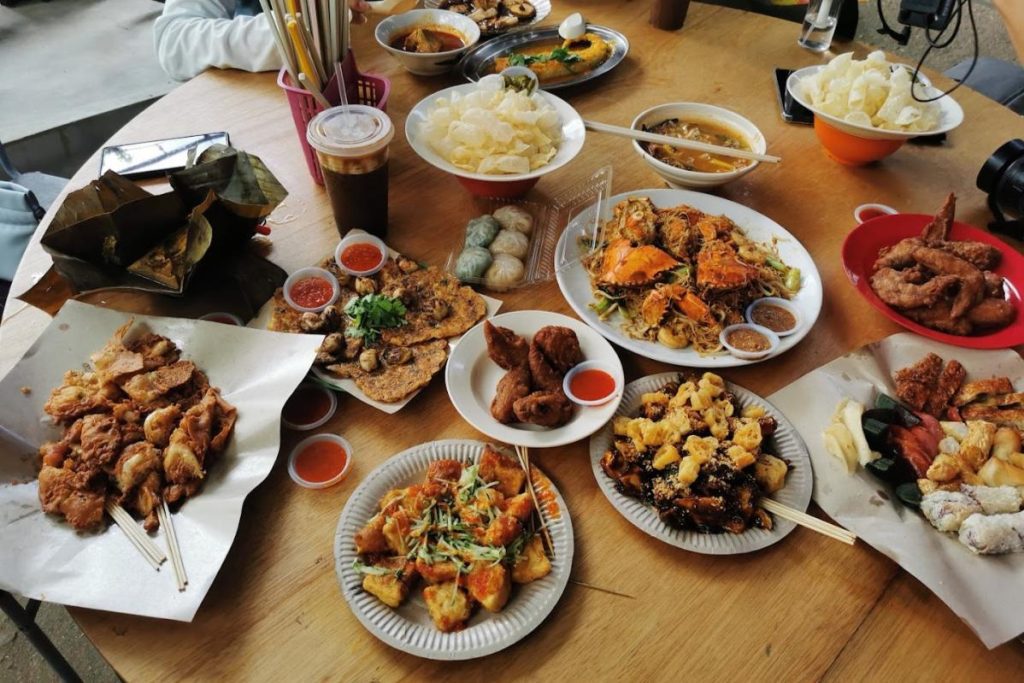 10 Aktiviti Menarik Untuk Dilakukan di Balik Pulau 2025 20 Enjoy-a-Meal-At-Balik-Kampung-at-Balik-Pulau-