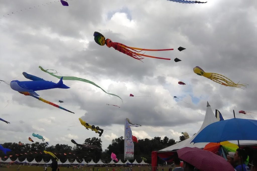 10 Aktiviti Menarik Untuk Dilakukan Berhampiran Pasir Gudang 2025 6 Fly-a-Kite-At-Bukit-Layang-Layang-