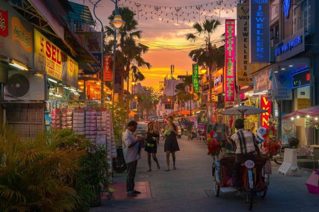10 Aktiviti Menarik Untuk Dilakukan di George Town 2025 20 Go-Bargain-Hunting-At-Penang-Little-India-
