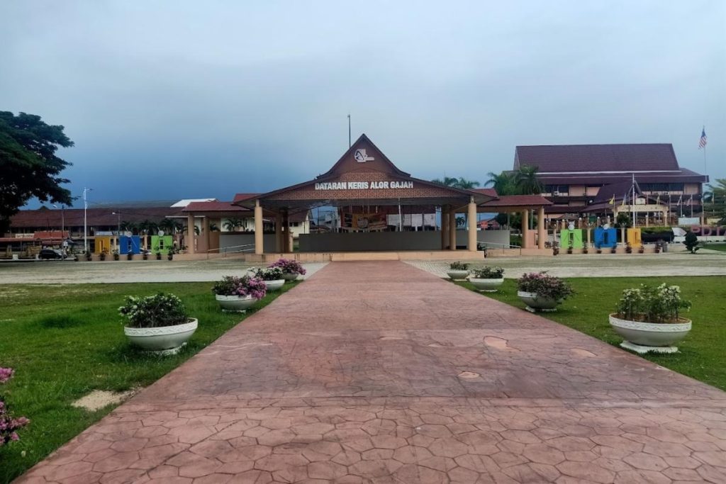 Top 10 Best Things To Do Near Alor Gajah 2025 11 Go-For-a-Stroll-At-Dataran-Keris-Alor-Gajah