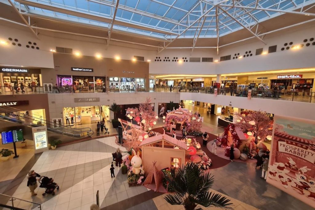 10 Aktiviti Menarik Untuk Dilakukan Berhampiran Sepang 2025 21 Go-Shopping-At-the-Mitsui-Outlet-Park-KLIA-Sepang-