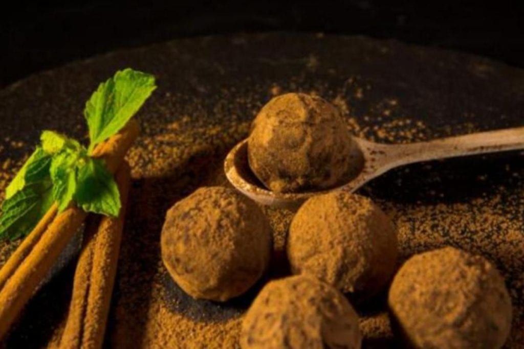 6 Best Valentine's Day Dessert Ideas | Sweets for your Sweetheart 2 Peanut-Butter-Balls-x-