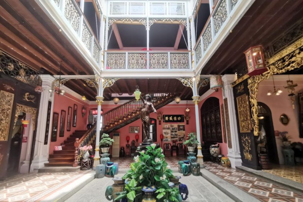 10 Aktiviti Menarik Untuk Dilakukan di George Town 2025 6 Revisit-History-At-the-Pinang-Peranakan-Mansion-